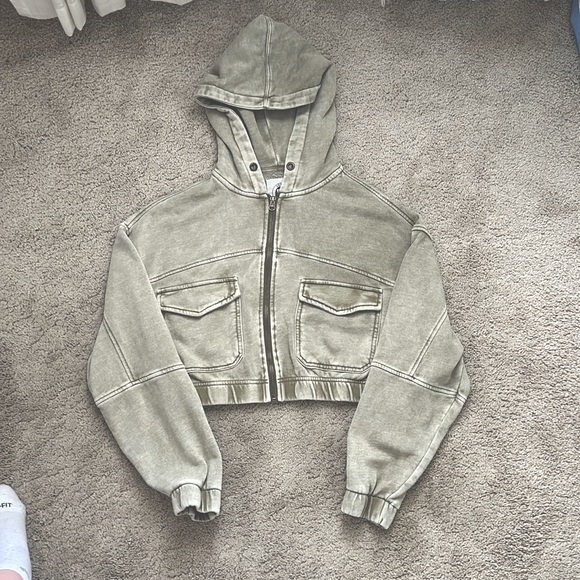 NWOT urban outfitters cropped zip up - Picture 1 of 4